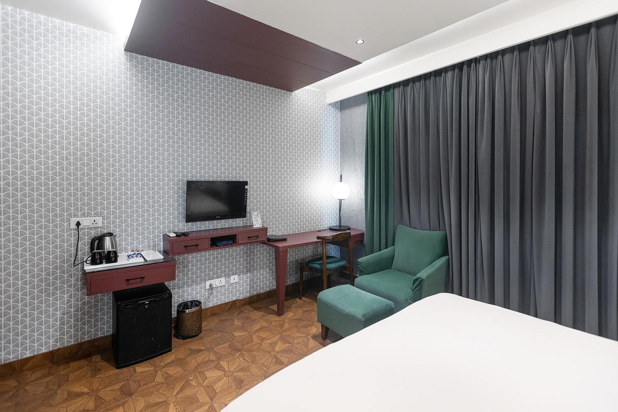 The Grand Vikalp By Saga Hotels Nueva Delhi Exterior foto